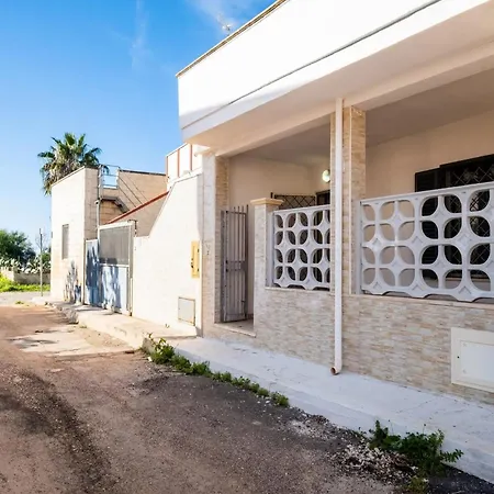Σπίτι διακοπών Terrazza Sullacqua Seafront Retreat Torre Squillace